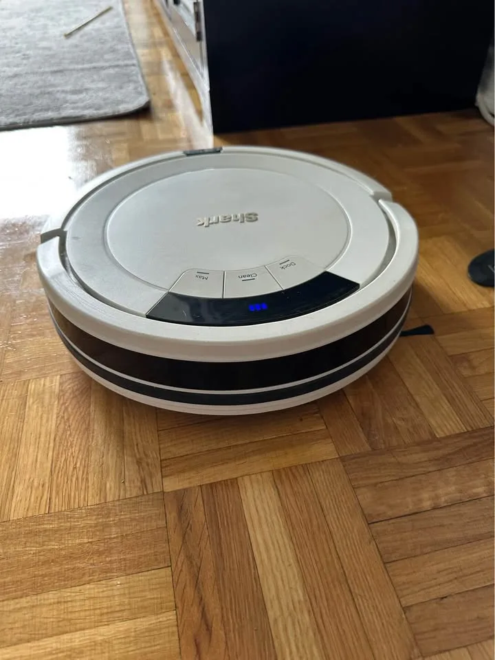 🥕Lightly Used Shark Robot Vacuum 🥕 image indicator(3)