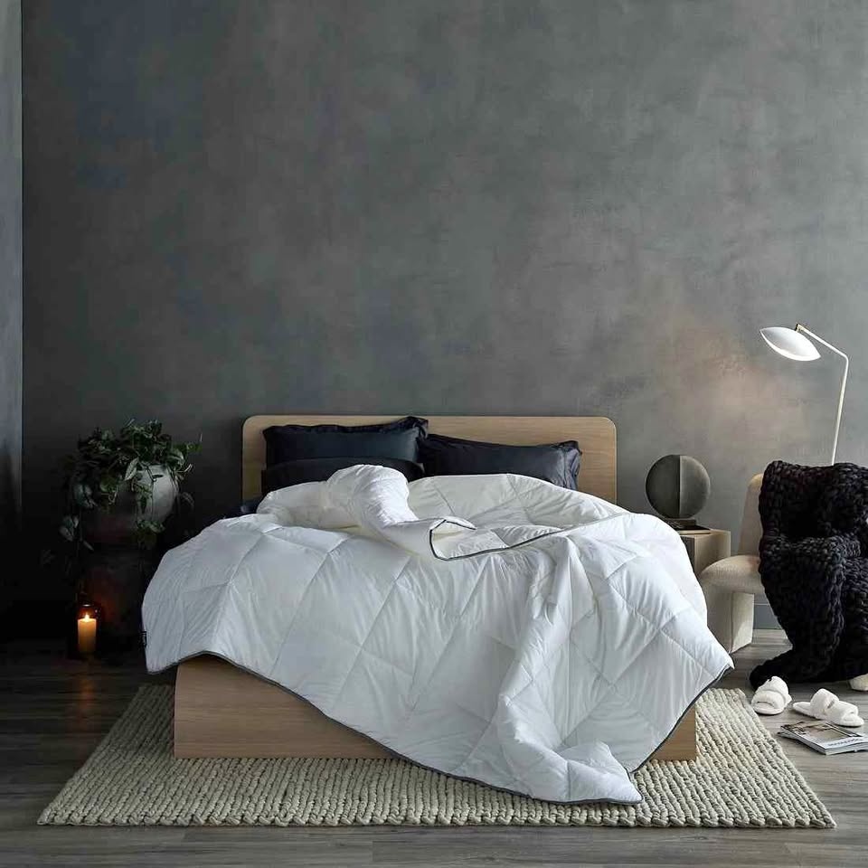 Hush All Season Reversible Duvet (Queen, White) - Brand New