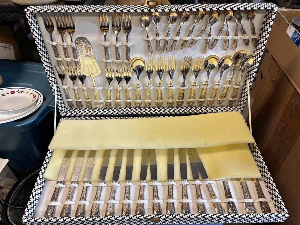 SUPER INOX SILVER FLATWARE - VINTAGE ITALIAN-64 pieces
