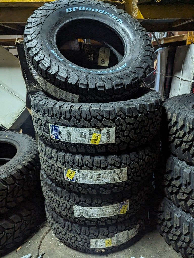 265/70/17 BFG TA All terrain Raised White Letters New - photo 3