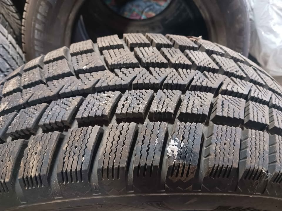 235 55 R17 Goodyear Winter Command Winter Tires (Set of 4) - photo 2
