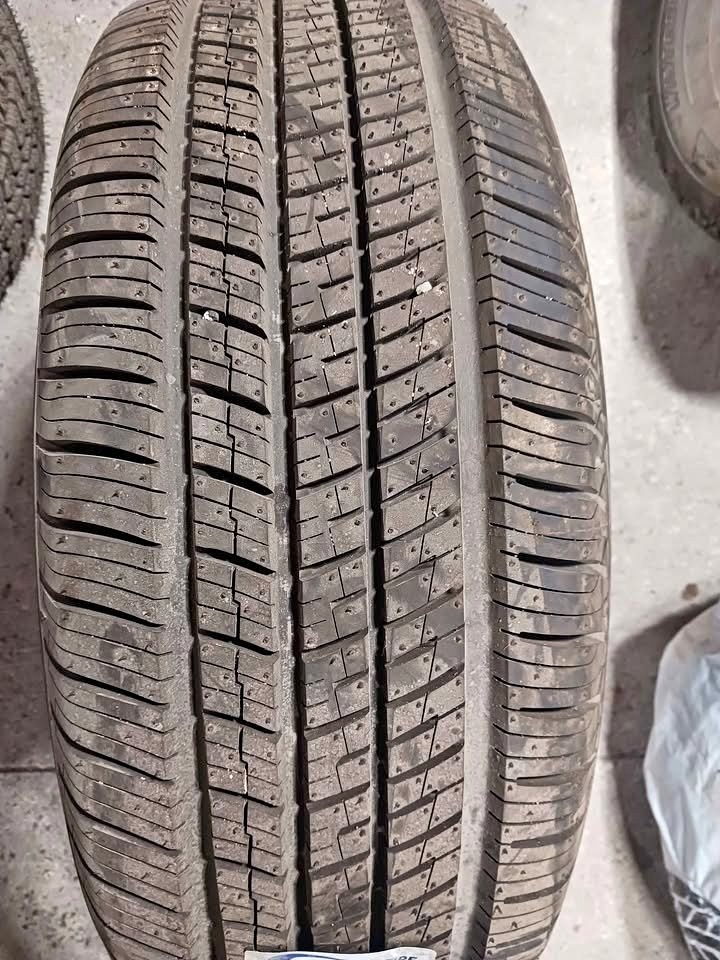 235 60 R17 ONE Yokohama Avid Ascend GT All Season Tire