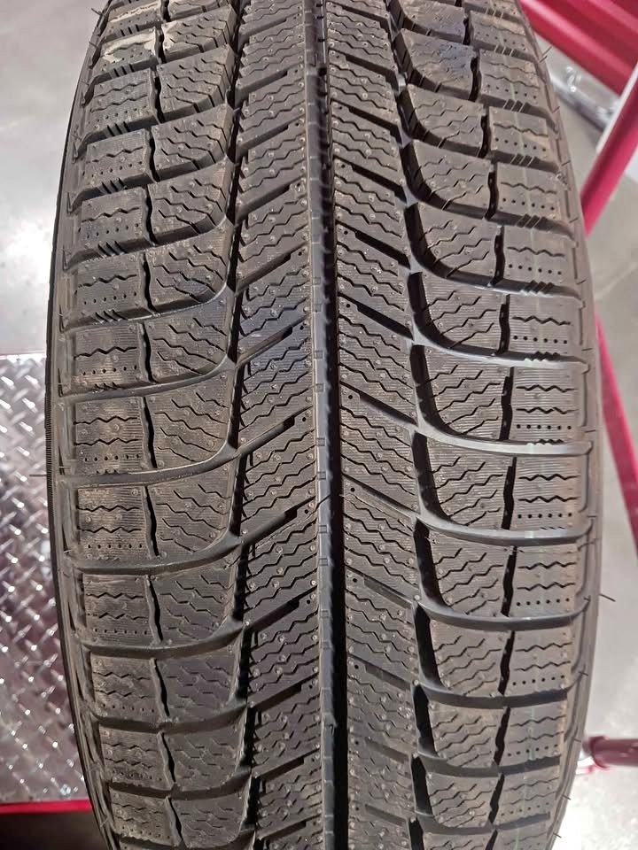 215 65 r17 ONE NEW MICHELIN LATITUDE X-ICE WINTER TIRE