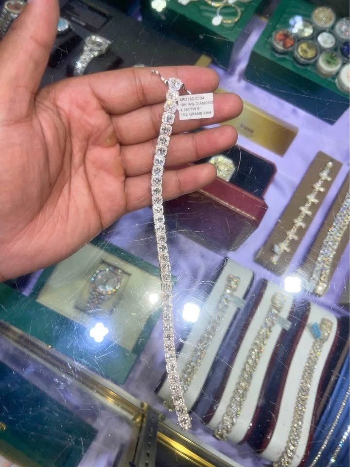Natural Diamond 10kt White Gold Bracelet