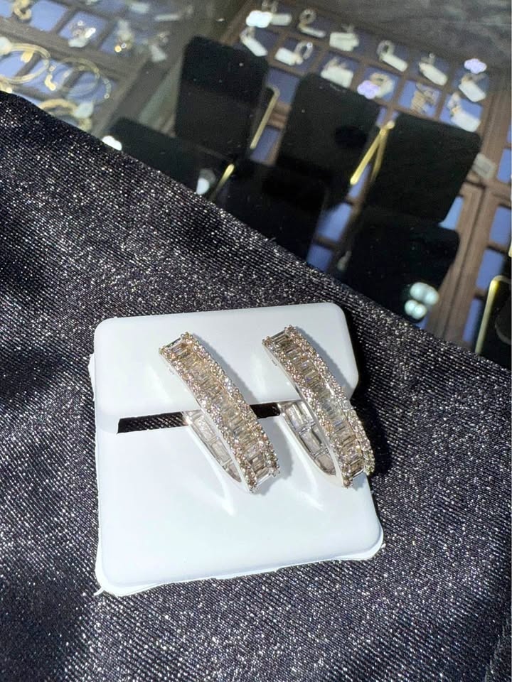 Diamond hoops , white / yellow gold .