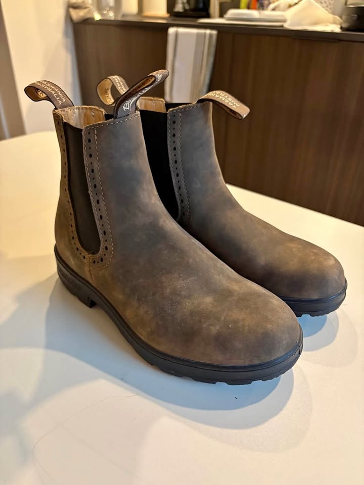 1351 Blundstones in Rustic Brown