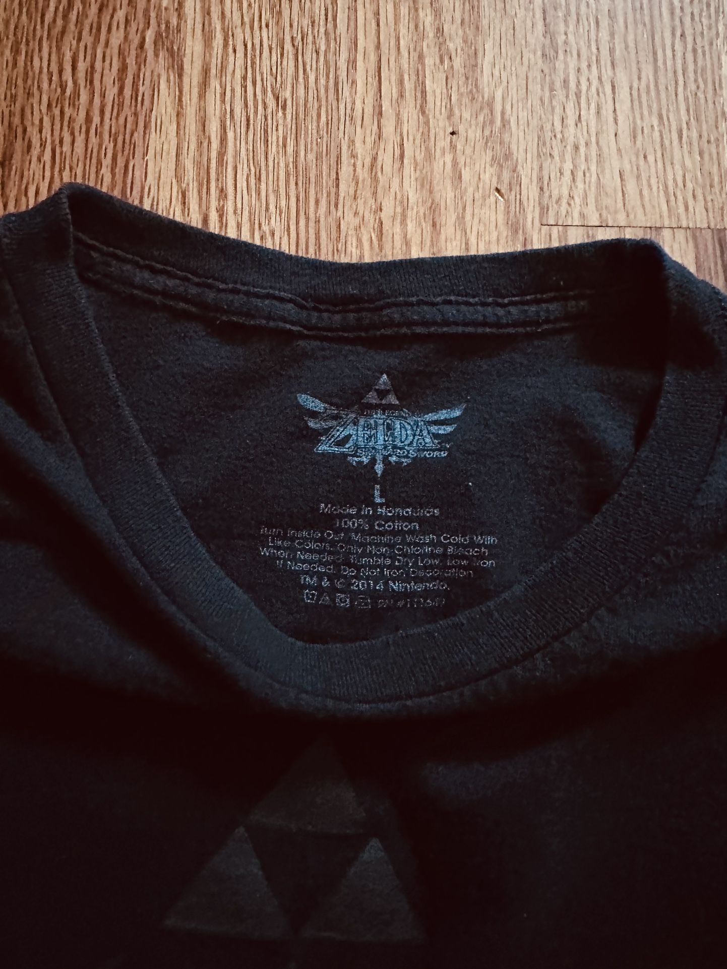 Zelda Tri-force Logo Black T-Shirt - L - Mens - photo 3