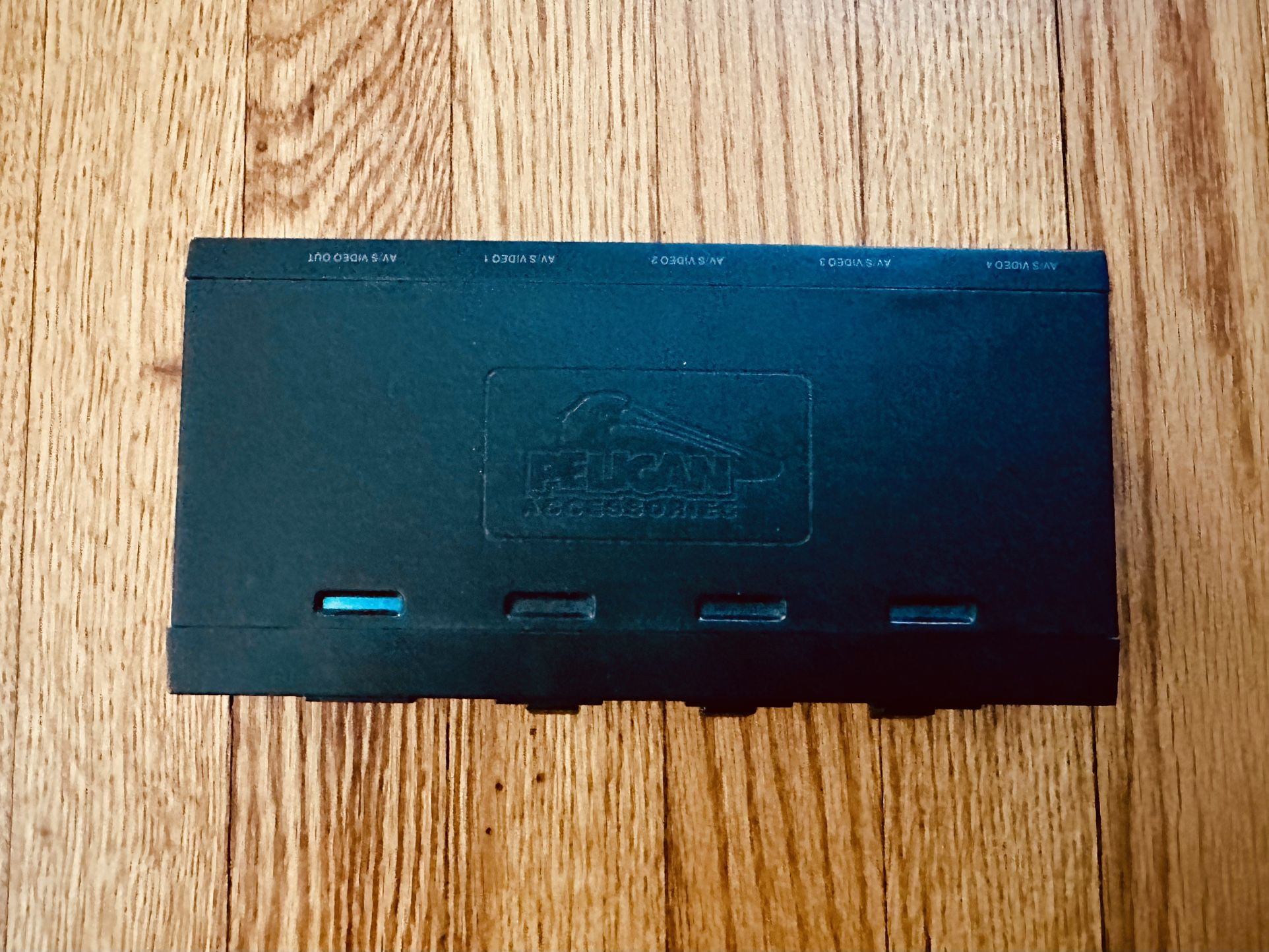 Pelican Accessories 4-way AV Switch for Retro Consoles - photo 3