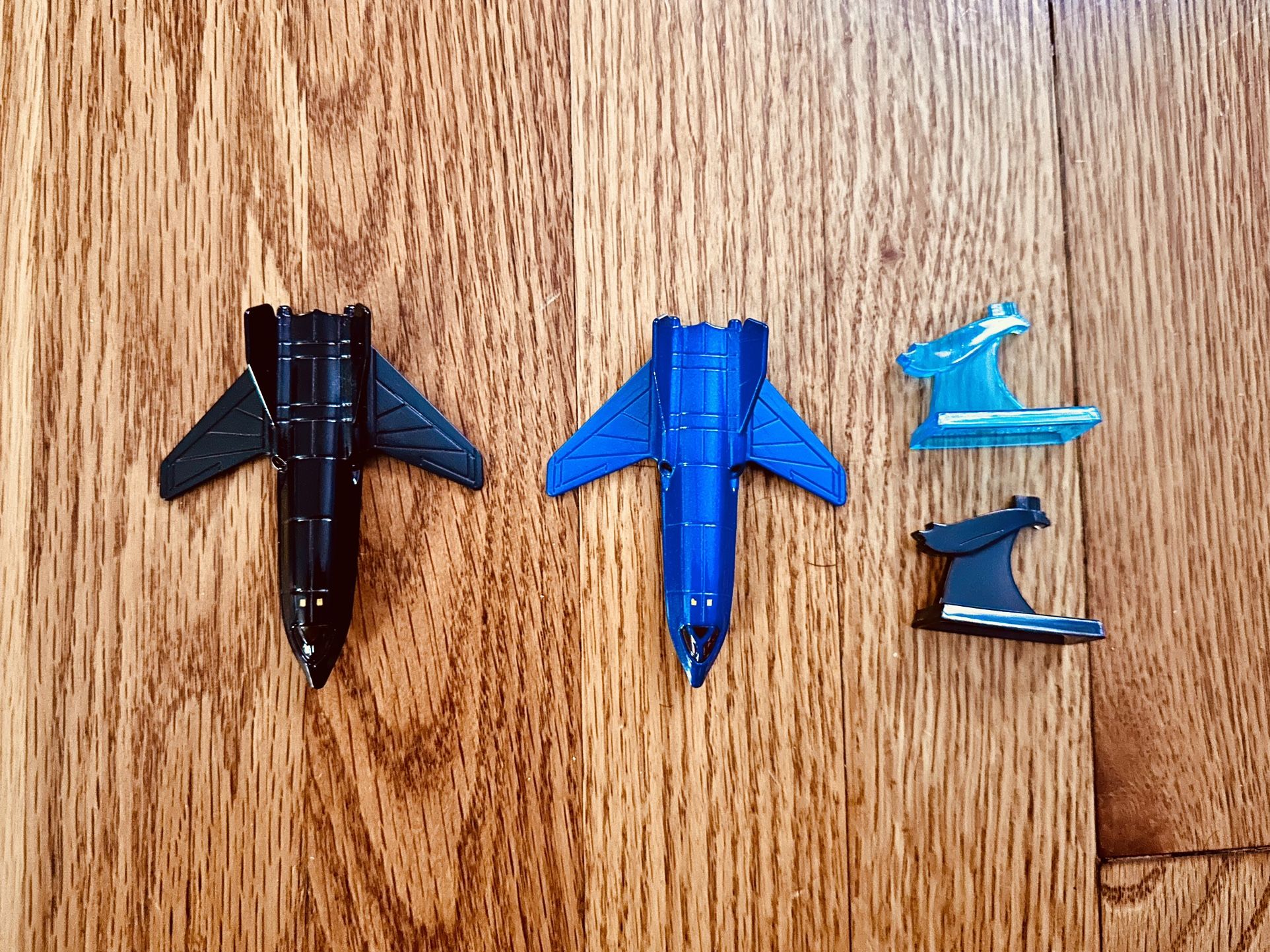2 x Hot Wheels X-Men Black Bird X-Jet Die Cast Models - photo 4