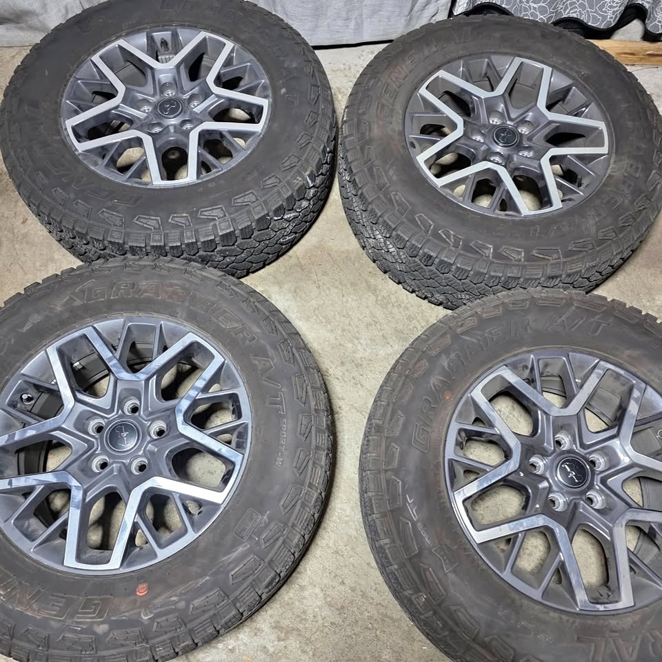 255/70/18 General A/T Tires with Jeep Rims & TPMS