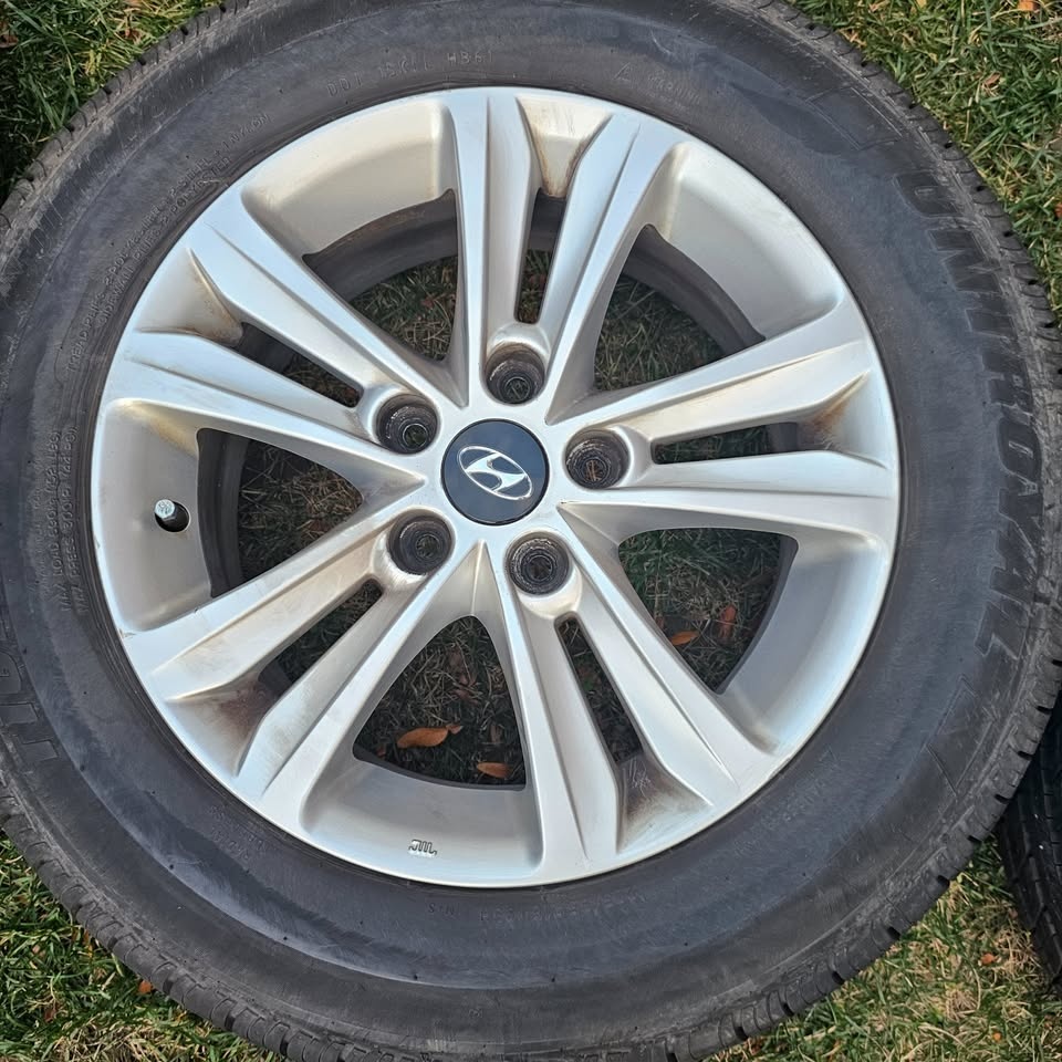 205/65/16 Uniroyal All Season Tires w/ Hyundai Rims - photo 5