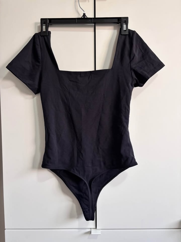 Aritzia Babaton Original Contour Squareneck Bodysuit M - photo 2