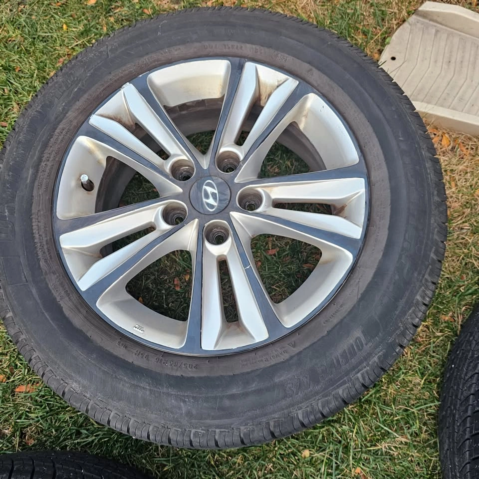 205/65/16 Uniroyal Tires with Hyundai Rims 5x114.3 - photo 4