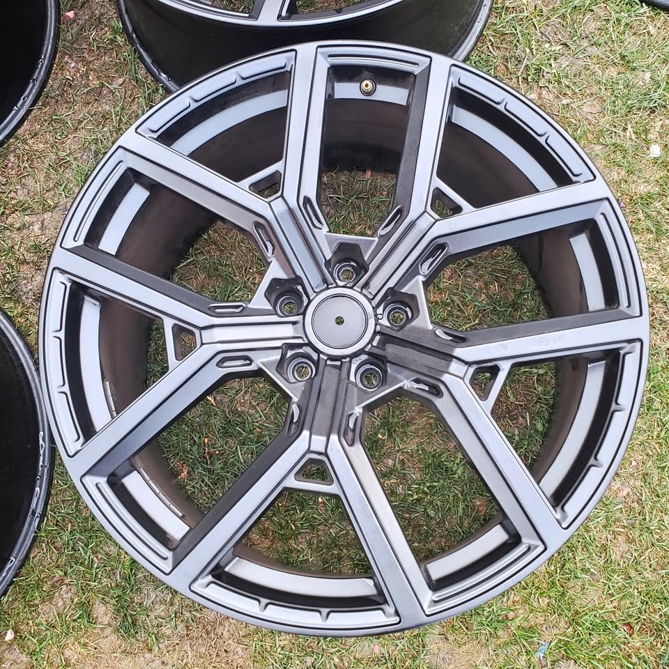22 inch black alloy rims 5x130 - photo 2