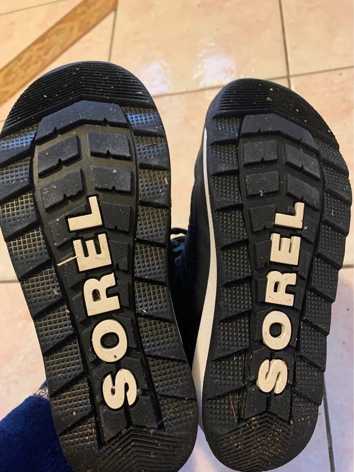 Sorel Kids Boots Size 1 - photo 2