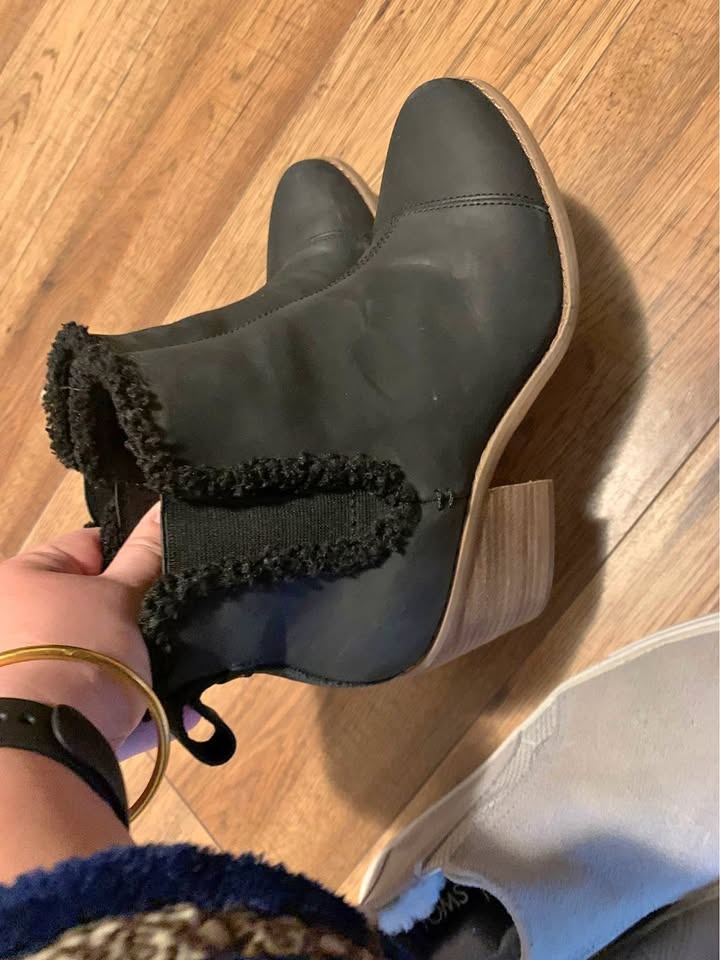 Tom boot size 7.5 almost new