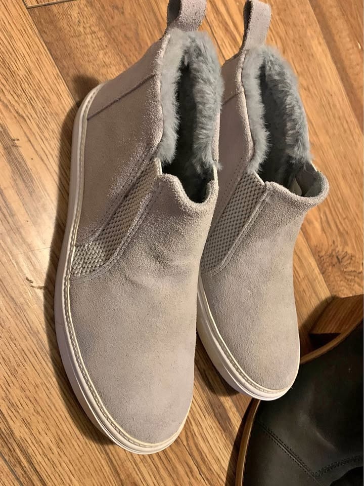 New Tom boots for women