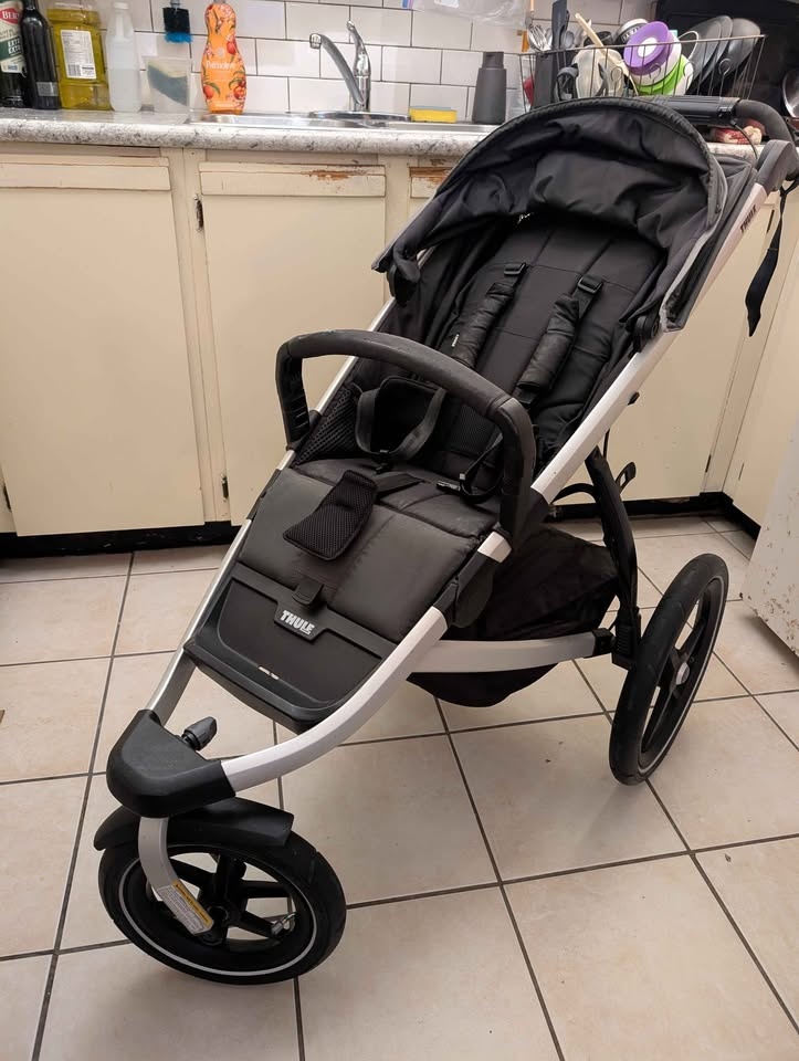 Thule Urban Glide 2 Jogging Stroller + Accessories - photo 2