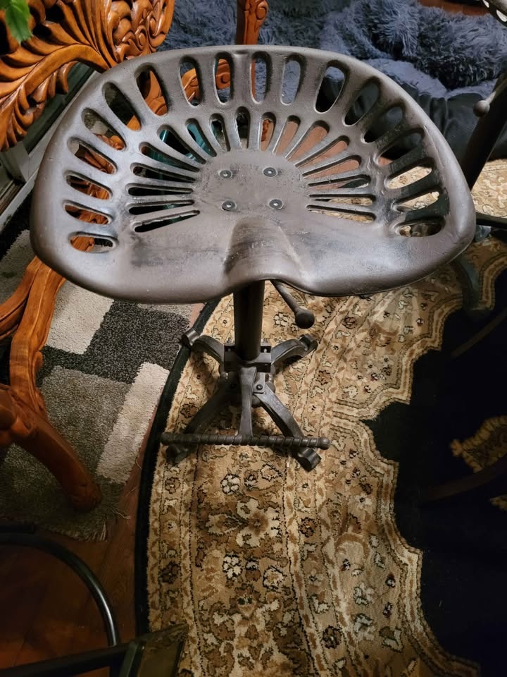 Tractor Seat Bar Stools - Set of 4 - photo 2