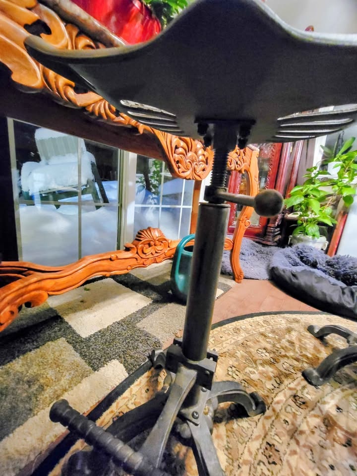 Tractor Seat Bar Stools - Set of 4 - photo 3