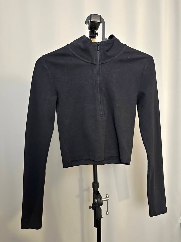 Aritzia Sunday Best Black Quarter Zip Crop Top