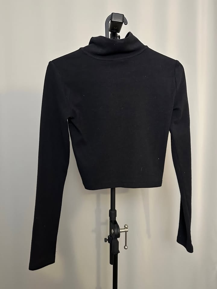 Aritzia Sunday Best Black Quarter Zip Crop Top - photo 2
