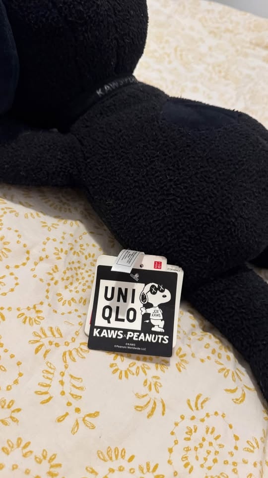 KAWS x Uniqlo x Peanuts Snoopy Plush (Medium) - photo 3