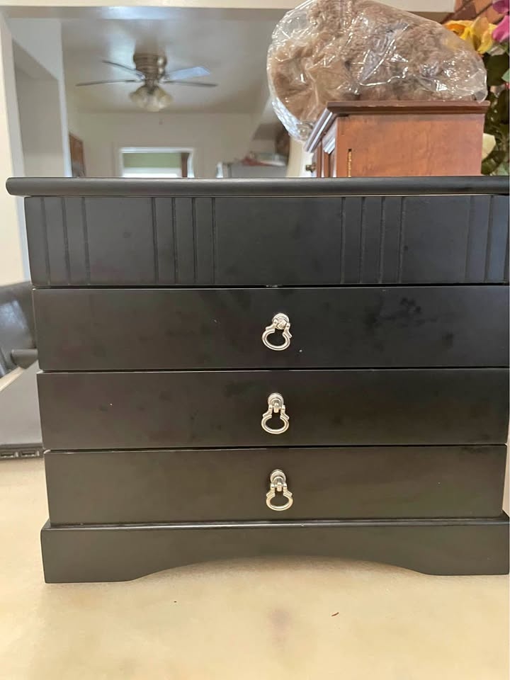 Black Beautiful Vintage Jewelry Box