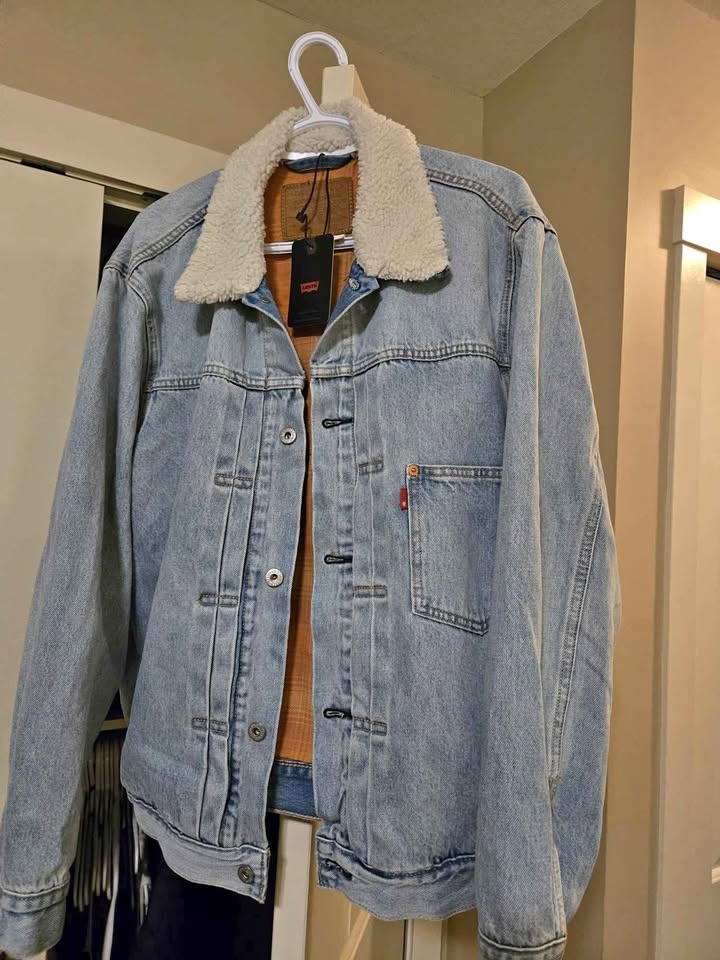 Brand New Levi's Mens Trucker Jacket