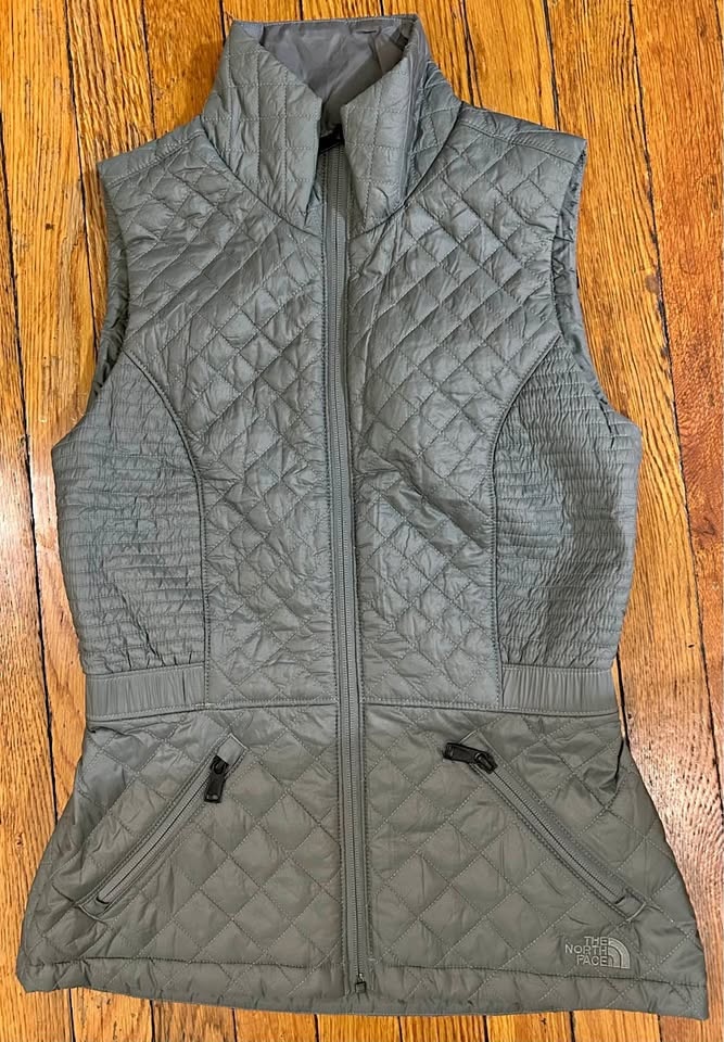 The North Face Women’s Grey Quilted Vest - SZ XS