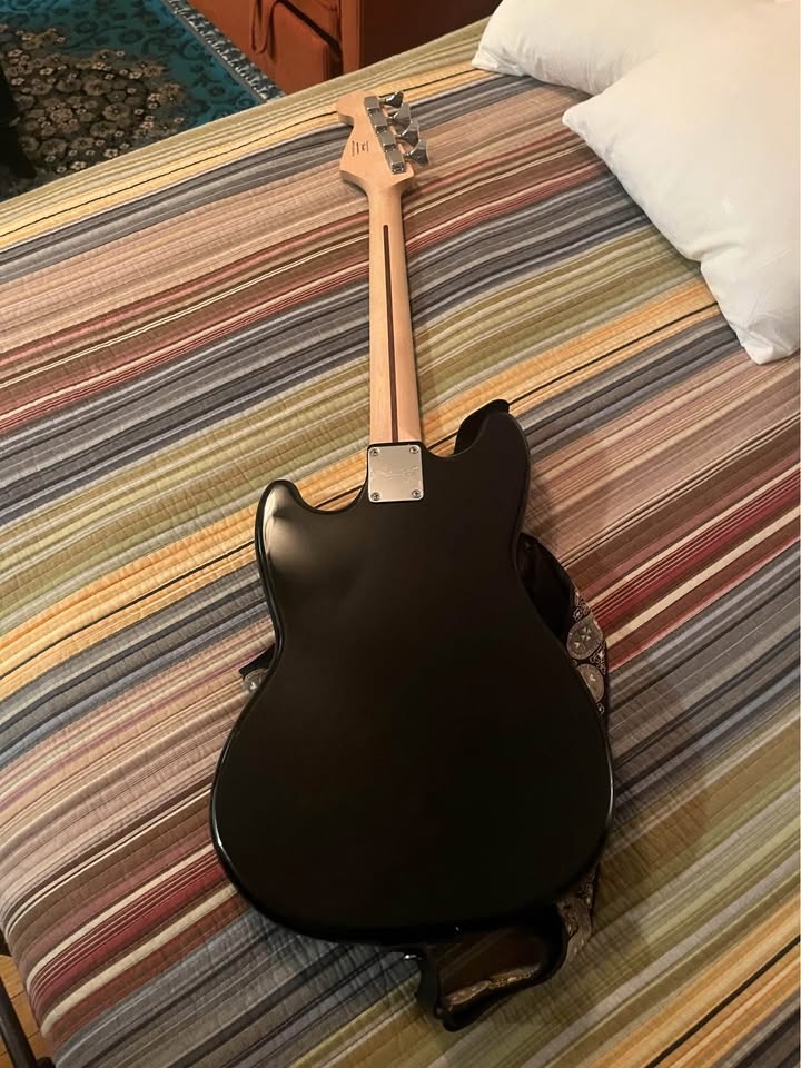 Squier Bronco Bass Guitar - photo 5