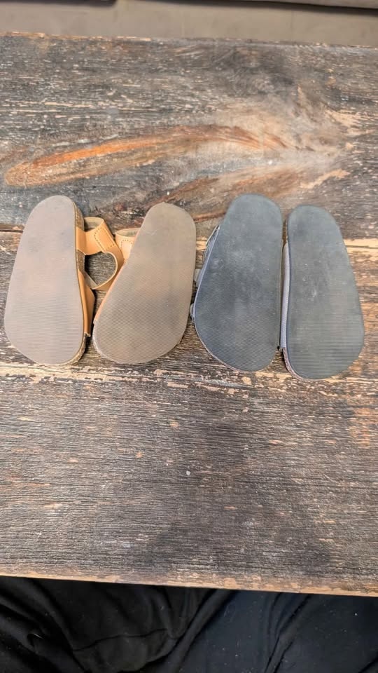Size 8 ADORABLE gender neutral sandals - photo 2