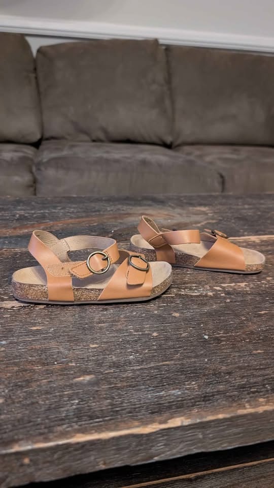 Size 8 ADORABLE gender neutral sandals - photo 5