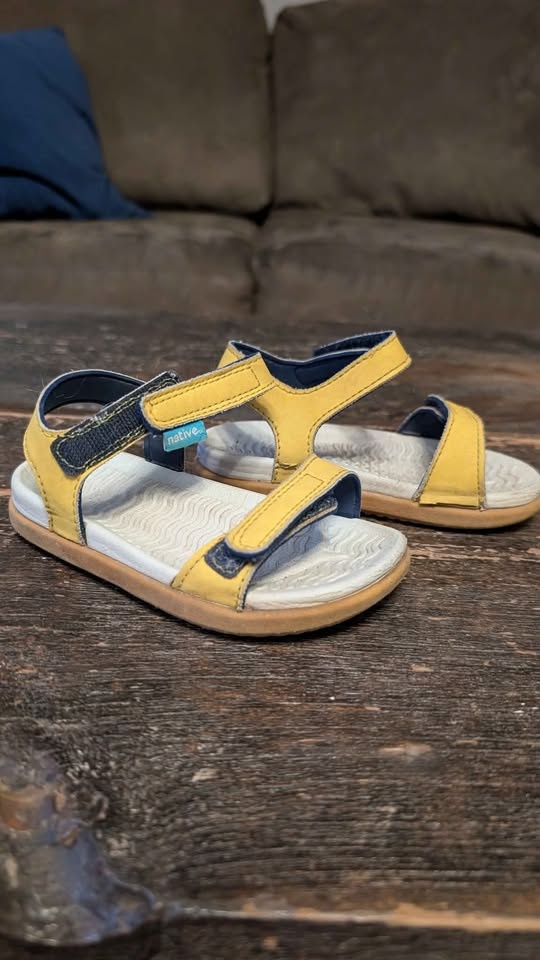 Size 6 and 7 Native Sandals - photo 5