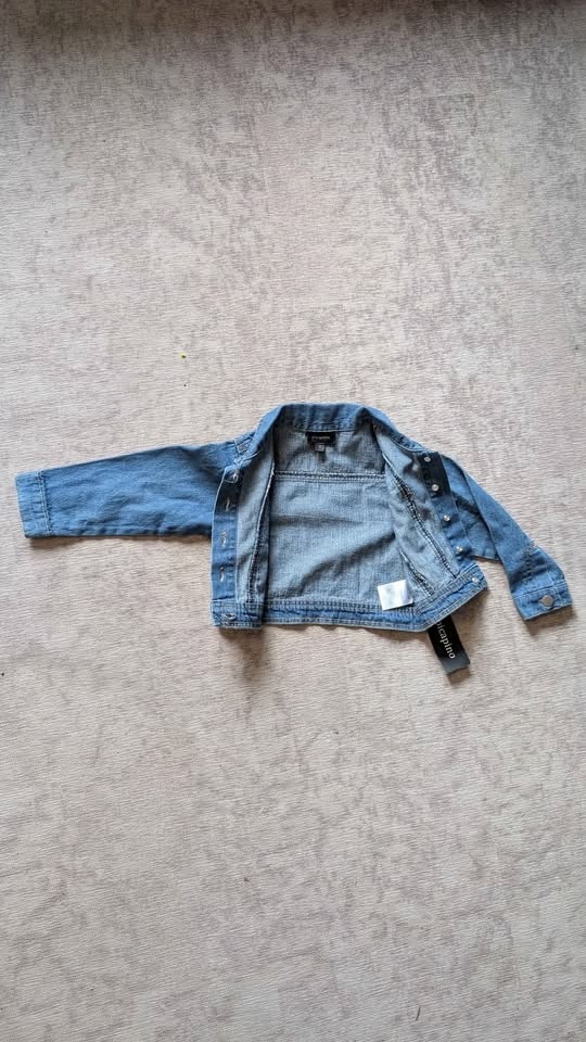 BNWT Denim Jacket 3T girls - photo 2