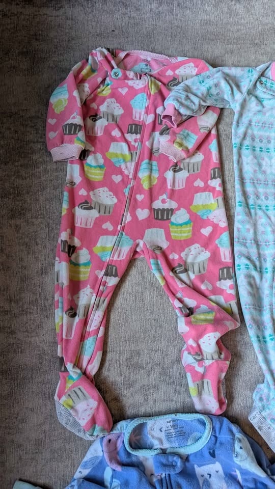 18m Girls Fleece PJs x5 for $20 - photo 2