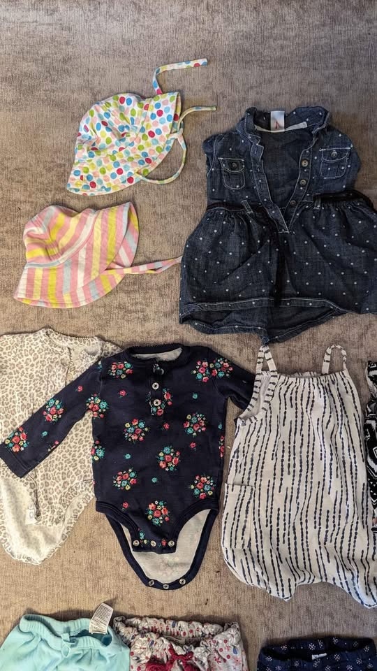 Girls 6 Months 18 Piece Clothes Bundle - photo 2