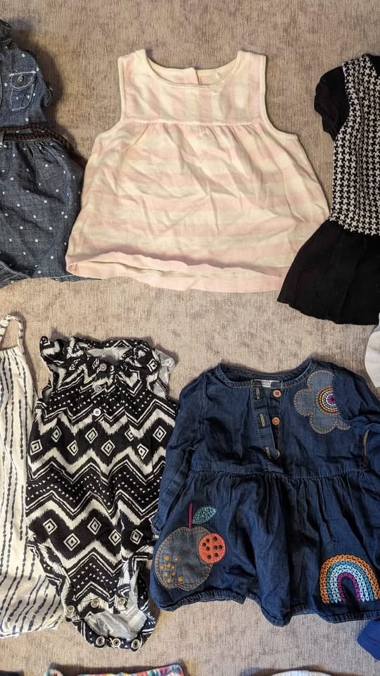 Girls 6 Months 18 Piece Clothes Bundle - photo 3
