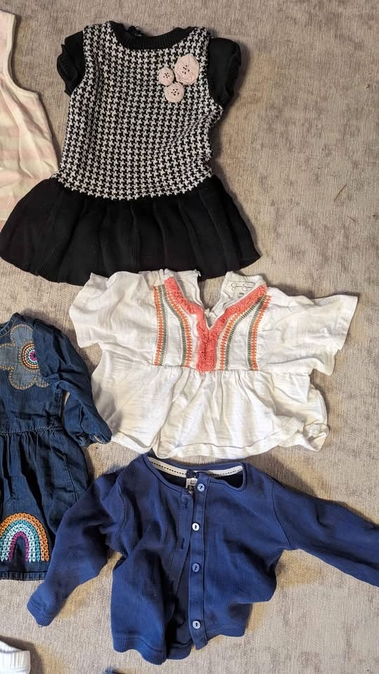 Girls 6 Months 18 Piece Clothes Bundle - photo 4