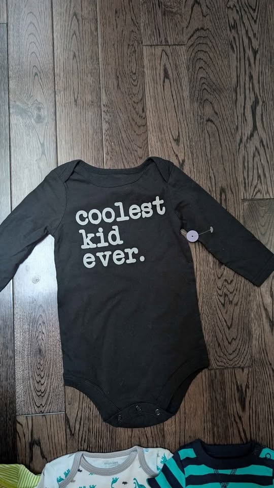 BRAND NEW Baby onsies 3-6m, 18-24m - photo 2