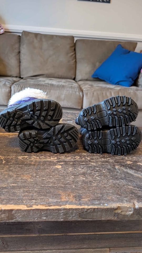 Size 5 LIKE-NEW Snow boots boy and girl - photo 2