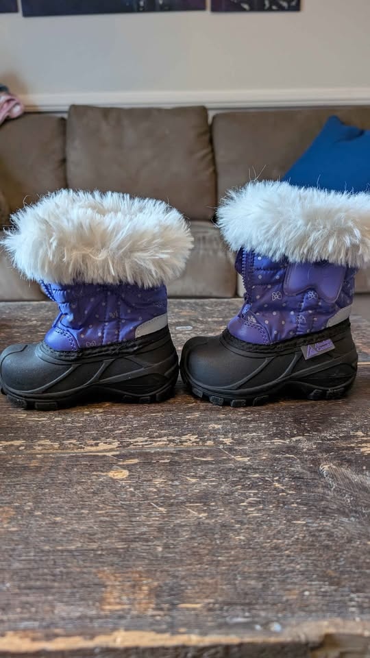 Size 5 LIKE-NEW Snow boots boy and girl - photo 3