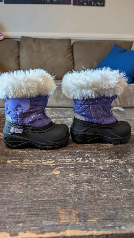 Size 5 LIKE-NEW Snow boots boy and girl - photo 4