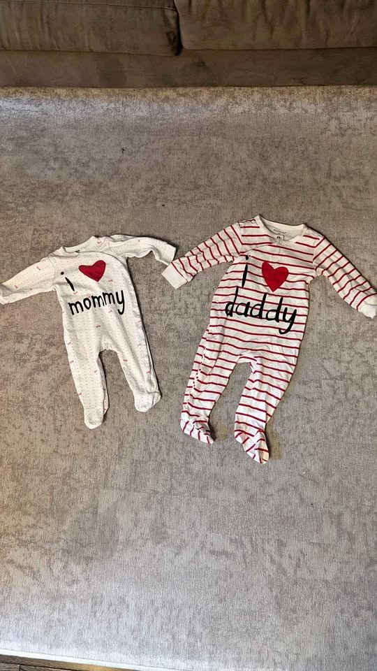 I love mommy, daddy sleepers 9m 12m
