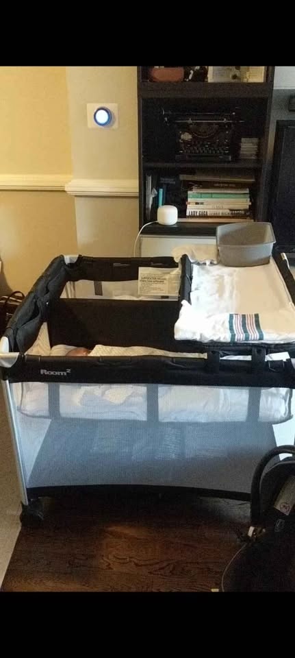 COMPLETE SET Joovy Room 2 playpen, bassinet and change table - photo 5