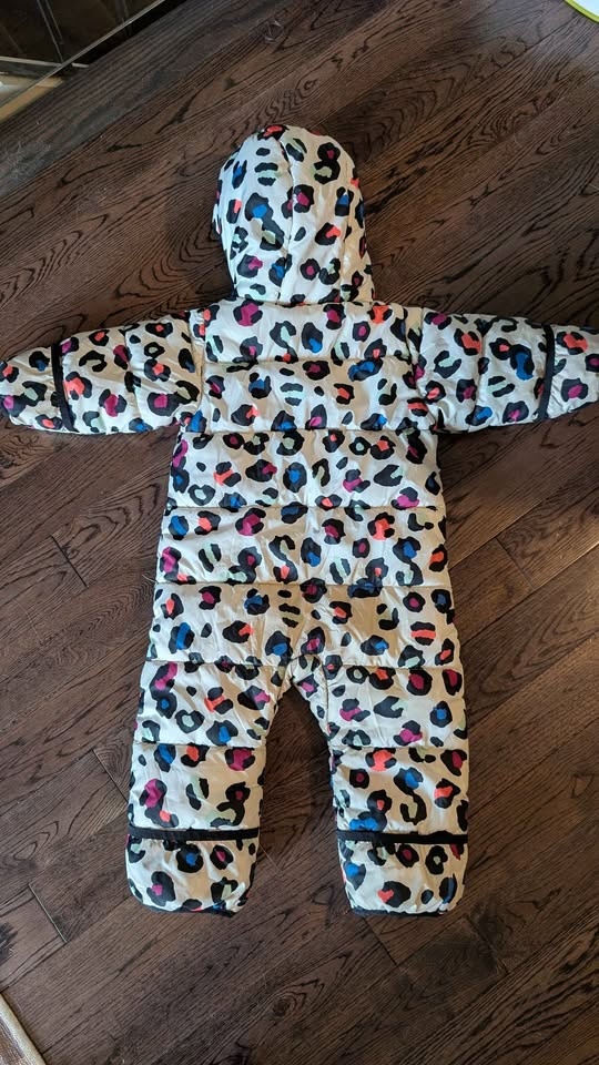 SUPER CUTE 18m Burton snowsuit (fits large) - photo 2