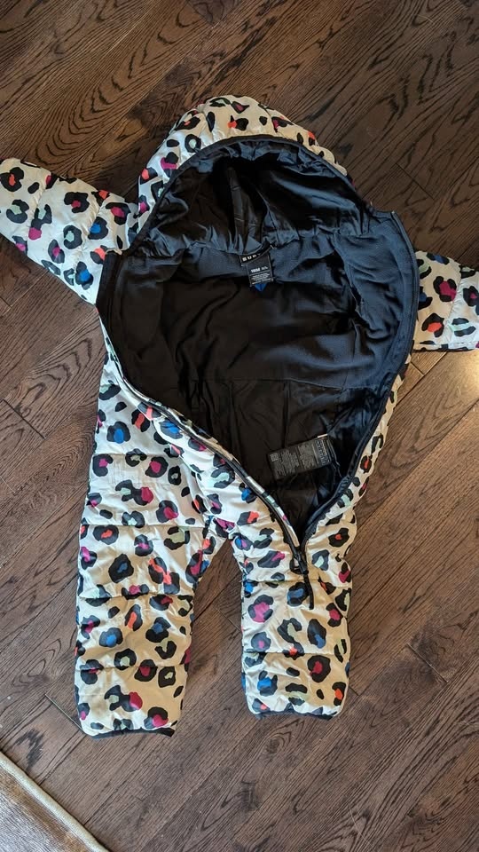 SUPER CUTE 18m Burton snowsuit (fits large) - photo 3
