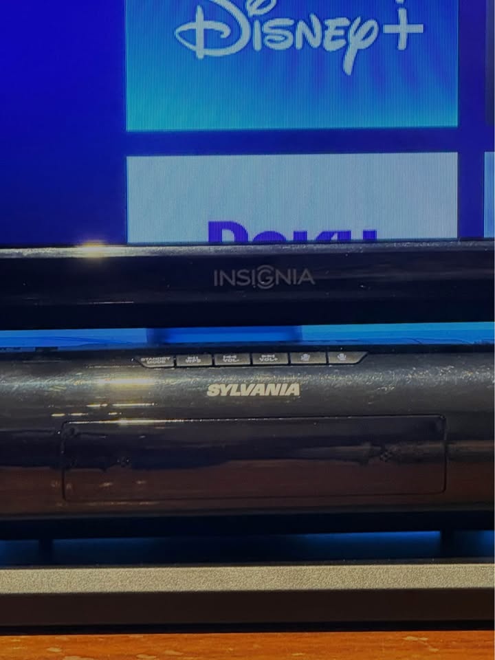 Insignia 32” Smart LED TV + Sylvania Soundbar – Roku Built-In - photo 2