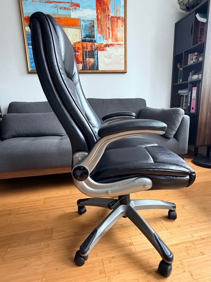 Black Ergonomic Office Chair w/ Movable Arms - photo 3