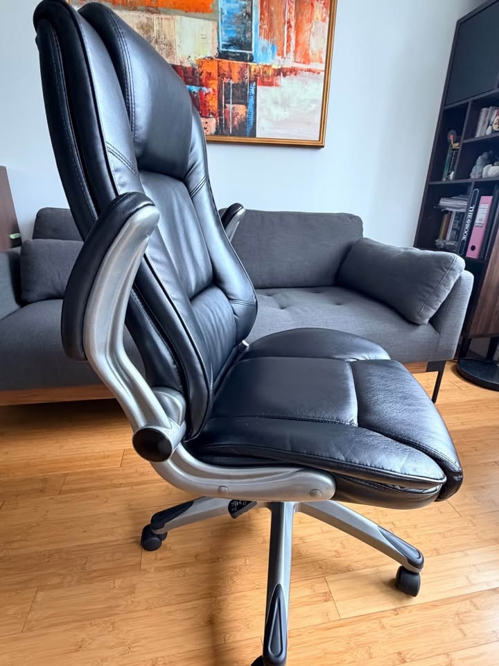 Black Ergonomic Office Chair w/ Movable Arms - photo 4